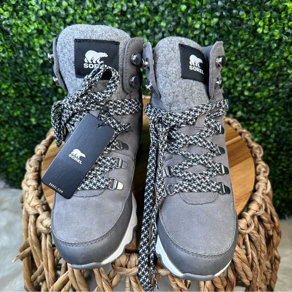 New in box Sorel Women's Kinetic conquest WP Quarry sea salt waterproof BootsNWT